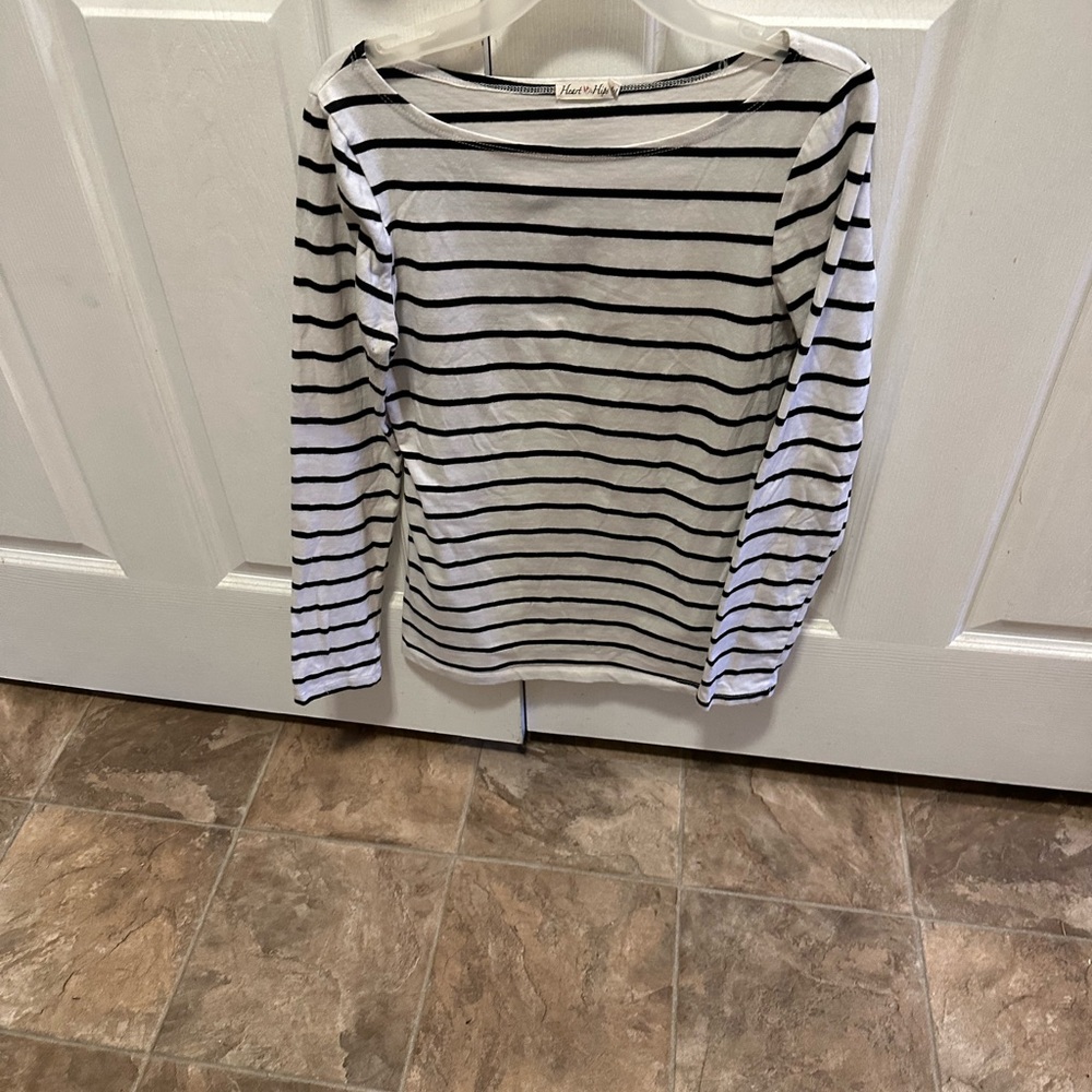Black and white M/L top